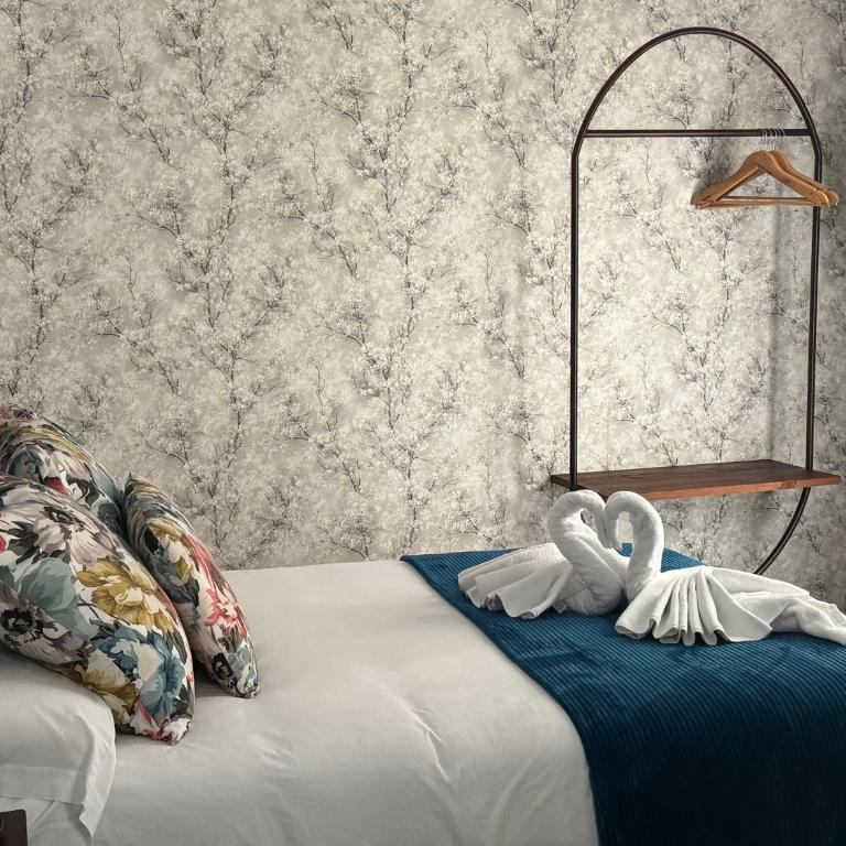 ATENEO CUENCA Suites con cocina en el casco histórico - Suite con balcón - 1
