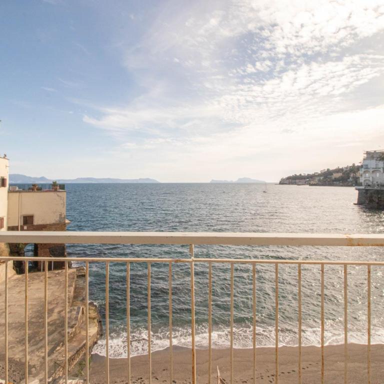 Appartamento da sogno con spiaggia a Posillipo - Appartamento con 2 Camere da Letto e Vista Mare - 1