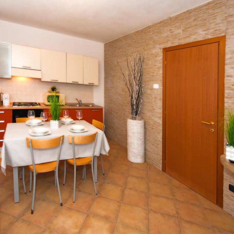 Residence Delle Rose - Appartamento con 2 Camere da Letto - 3