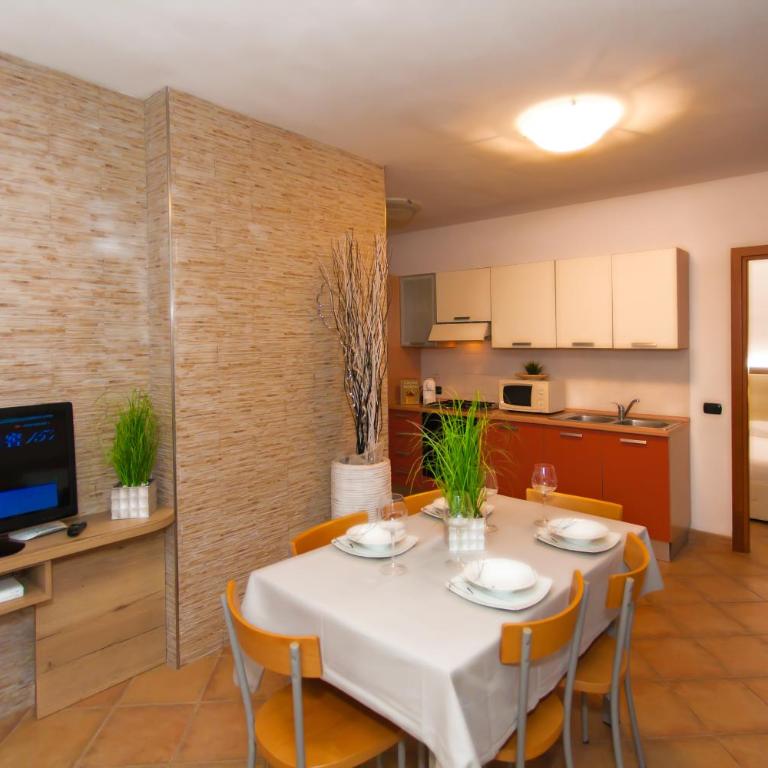 Residence Delle Rose - Appartamento con 2 Camere da Letto - 7