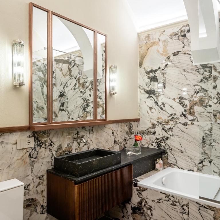 This Time Tomorrow in Florence - Three-Bedroom Premium Apartment with Balcony - 11
