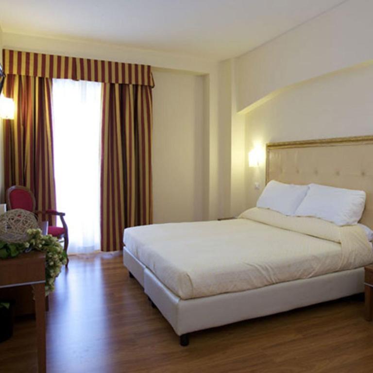 Giotto Hotel & Spa - Camera Standard Matrimoniale/Doppia con Letti Singoli con Vista Valle - 3