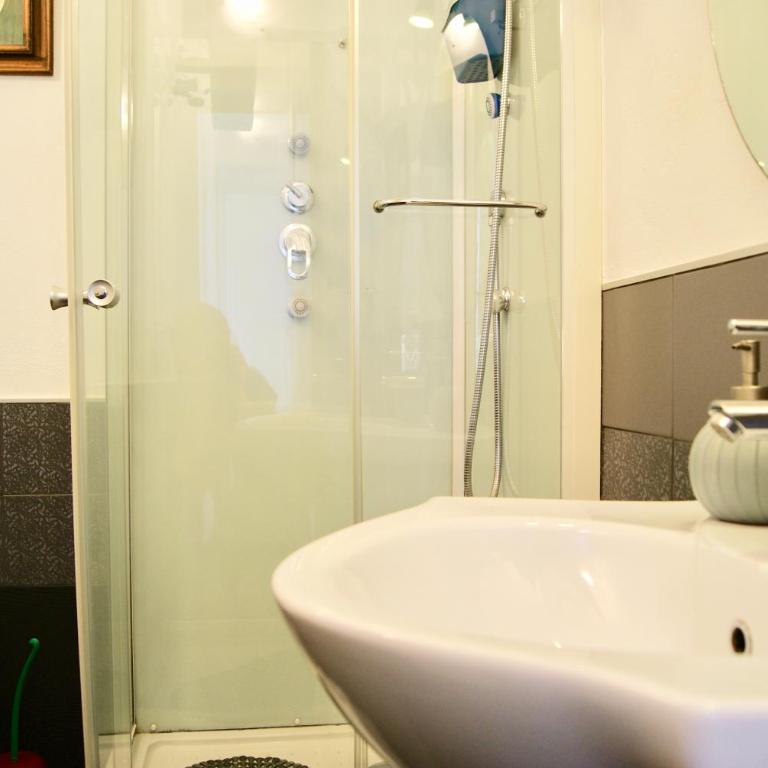 BeeClaire Guest House - Ampia Camera Matrimoniale - 3