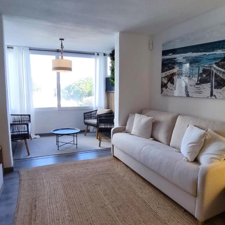 Stylish Seaview Apartment - Apartment - 31
