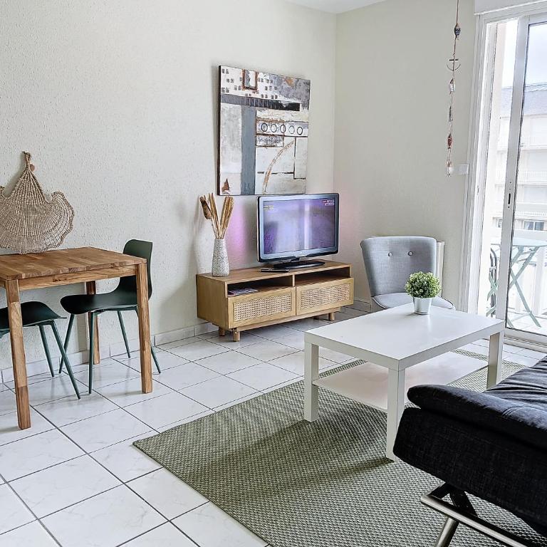 CABOURG - 2 PIÈCES avec Balcon et parking- Hyper Centre et Plage - Apartamento de 1 dormitorio - 3