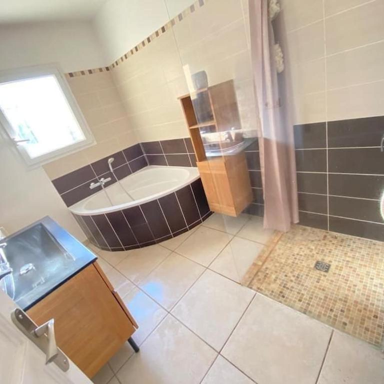Villa piscine jacuzzi Plage 20 min lac 5 min - Villa avec Piscine Privée - 14