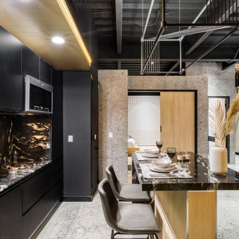 Downtown Designer Apartments by ULIV - Superior Apartment - 27