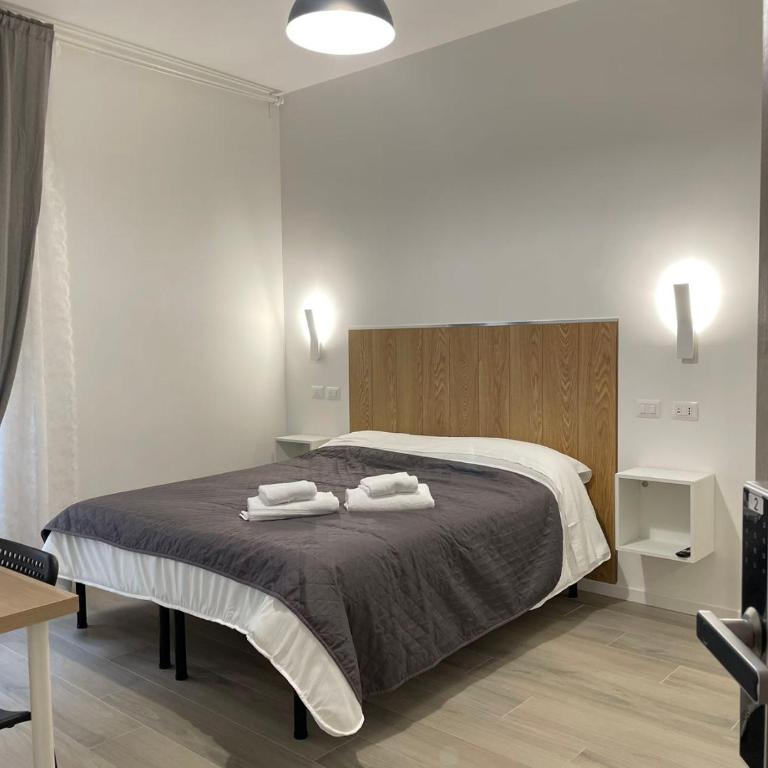 B8 wang - Camera Doppia con Letti Singoli e Bagno in Comune - 2
