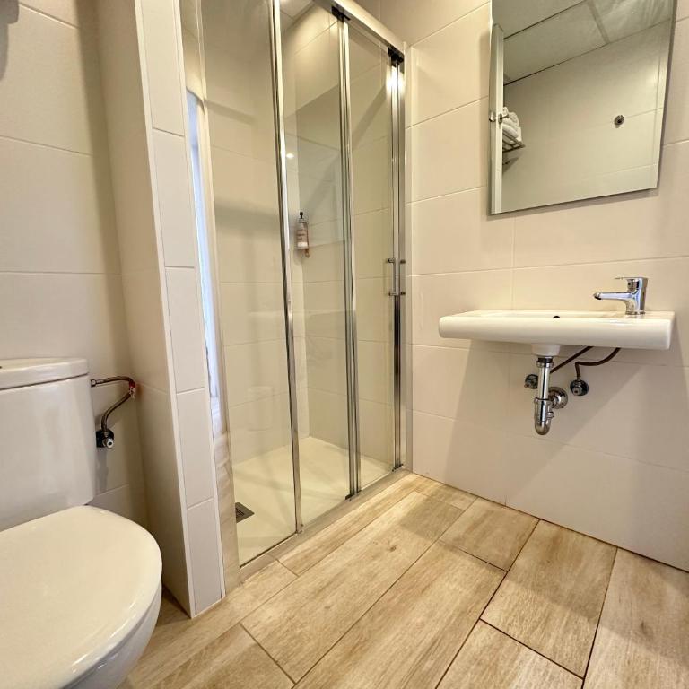 Agi Gloria Rooms - Habitación Cuádruple con baño privado - 5