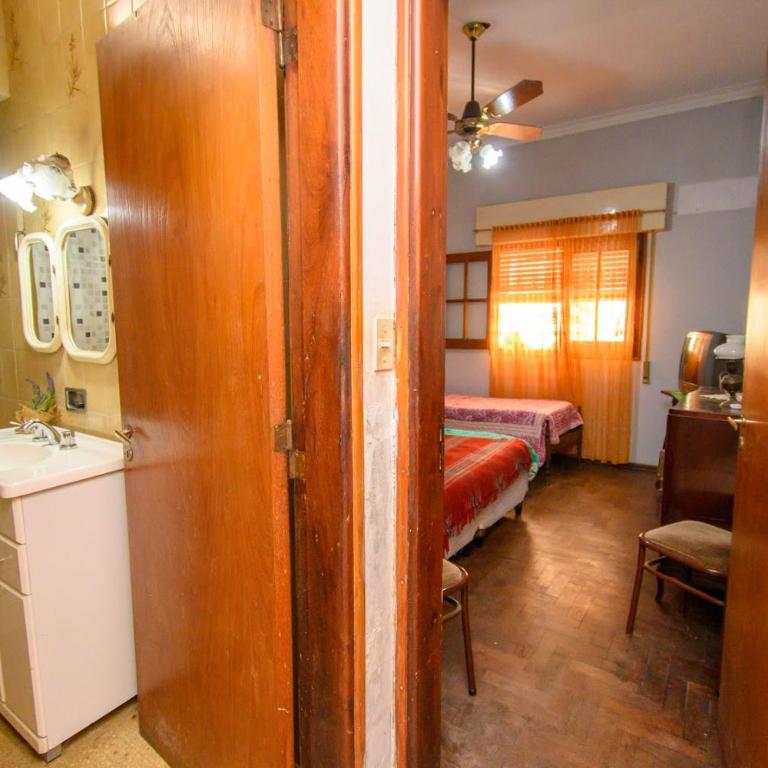 Queto - Three-Bedroom House - 18