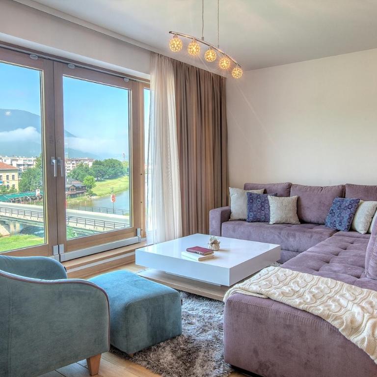 VIP Apartments - Apartman sa 3 Spavaće Sobe i Pogledom na Planinu i Reku - 1