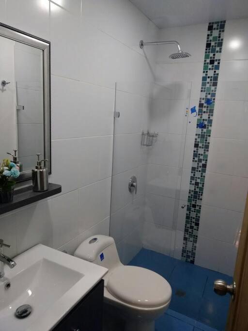 APARTAMENTO PRIVADO Y TRANQUILO EN MANILA. - Two-Bedroom Apartment - 8