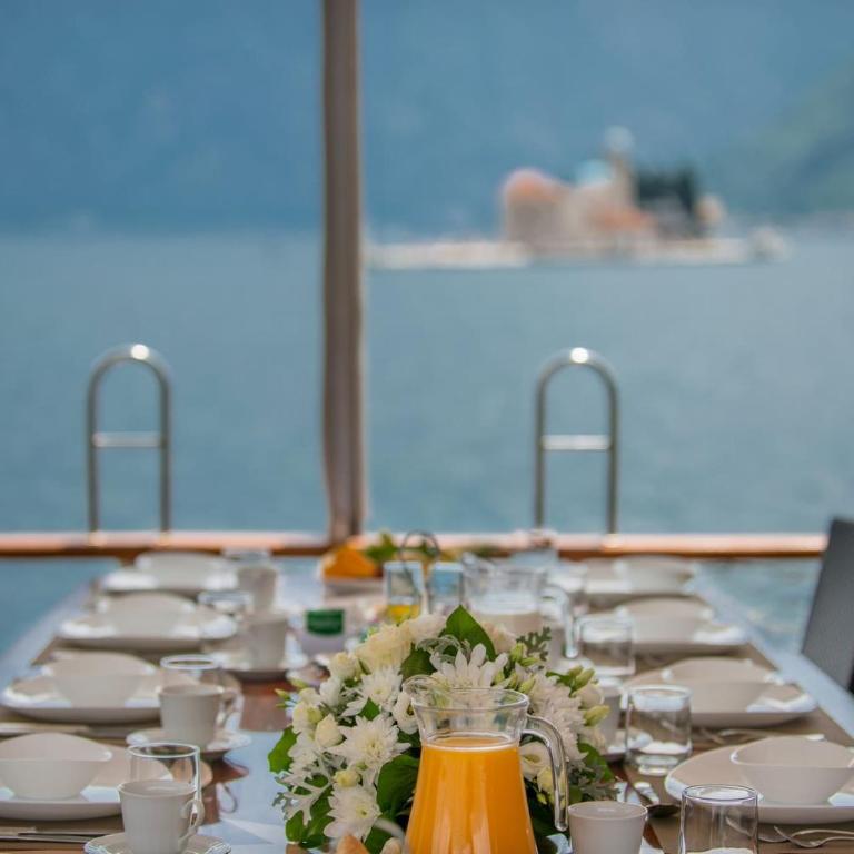 Traditional Sailing Yacht - Mobile Home - 24