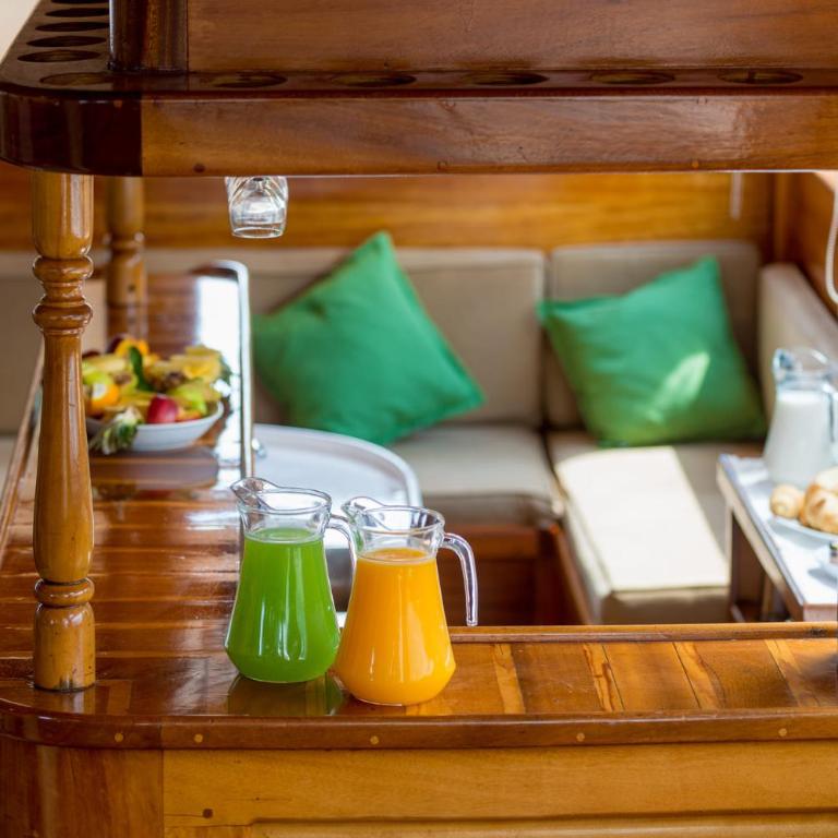 Traditional Sailing Yacht - Mobile Home - 28