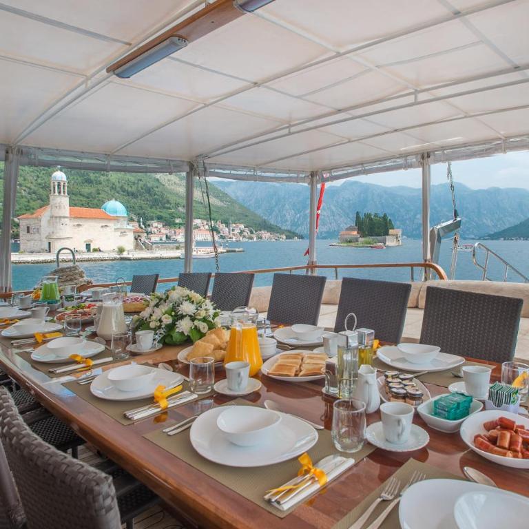 Traditional Sailing Yacht - Mobile Home - 23