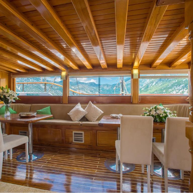 Traditional Sailing Yacht - Mobile Home - 25