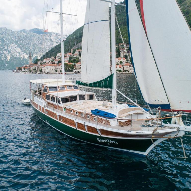 Traditional Sailing Yacht - Mobile Home - 16