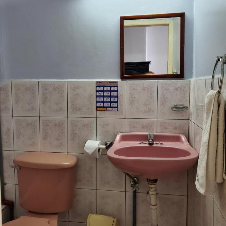 Hostal Juana de Arco - Habitación Doble Económica con baño privado - 1