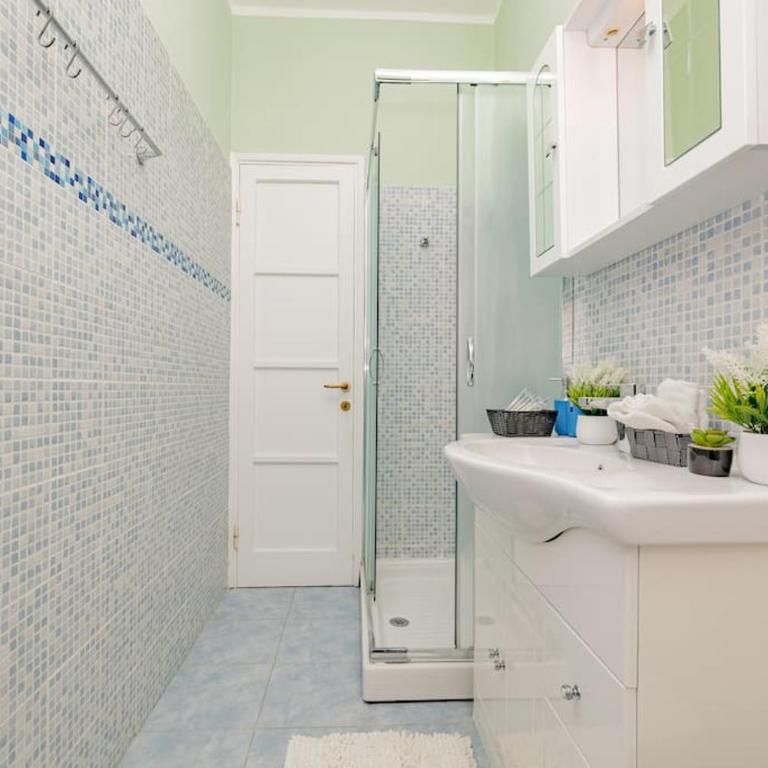 Bright & Cozy Home - City Center - Appartamento con 2 Camere da Letto - 30
