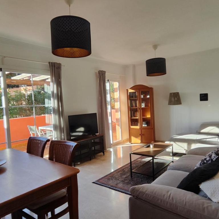 Pinogolf Elviria Marbella with free parking, wifi, pool and large terrace - Apartamento de 3 dormitorios - 11