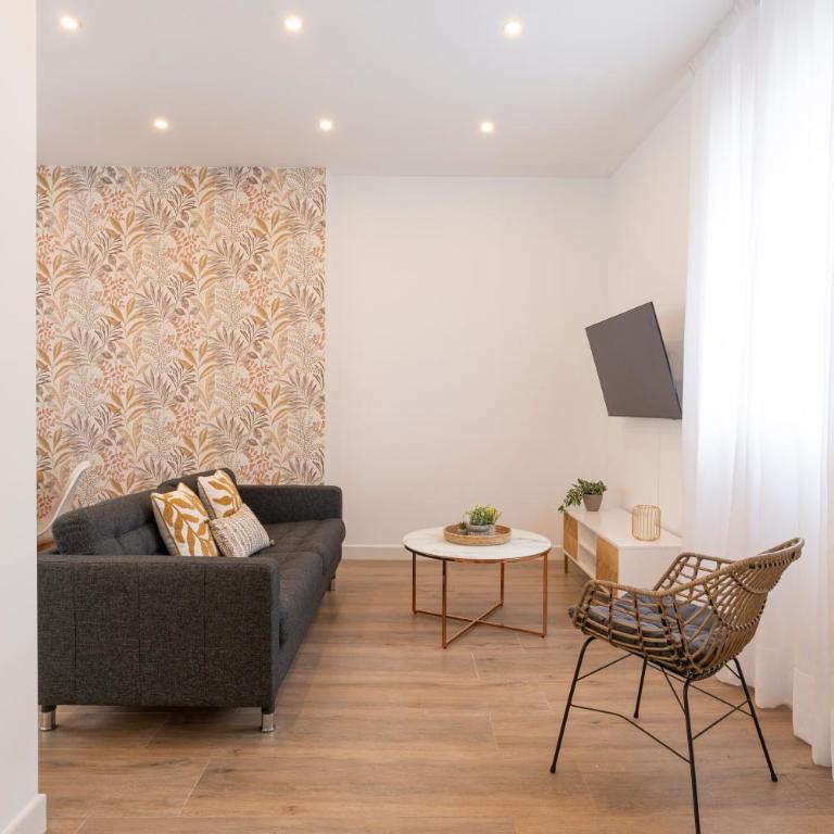 Capitan Huelin & centric by ELE Apartments - Three-Bedroom Apartment - 3