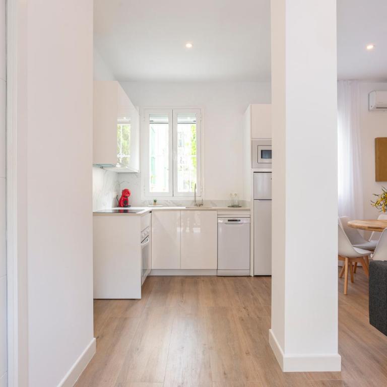 Capitan Huelin & centric by ELE Apartments - Three-Bedroom Apartment - 13