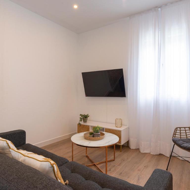 Capitan Huelin & centric by ELE Apartments - Three-Bedroom Apartment - 5