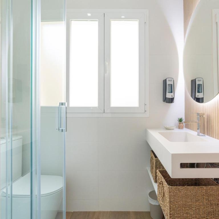 Capitan Huelin & centric by ELE Apartments - Three-Bedroom Apartment - 24
