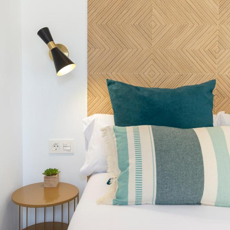 Capitan Huelin & centric by ELE Apartments - Three-Bedroom Apartment - 19