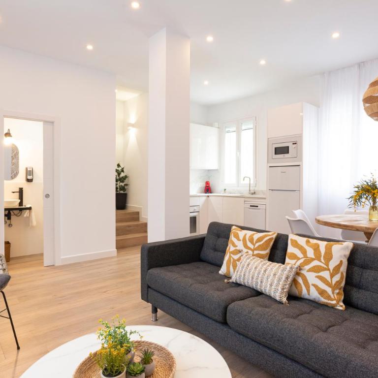 Capitan Huelin & centric by ELE Apartments - Three-Bedroom Apartment - 1