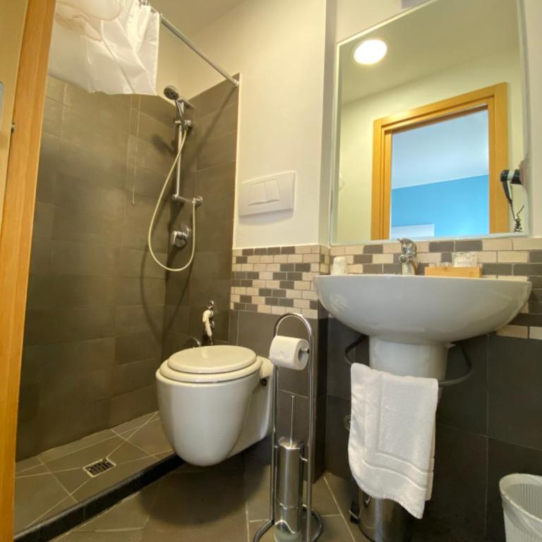 Pensione Sorriso - Camera Matrimoniale con Bagno Privato - 12