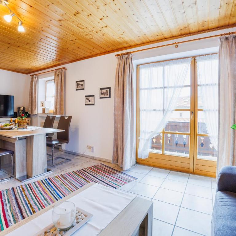 Ferienwohnung Klöpping inkl. Chiemgaukarte - Apartment with Balcony - 3
