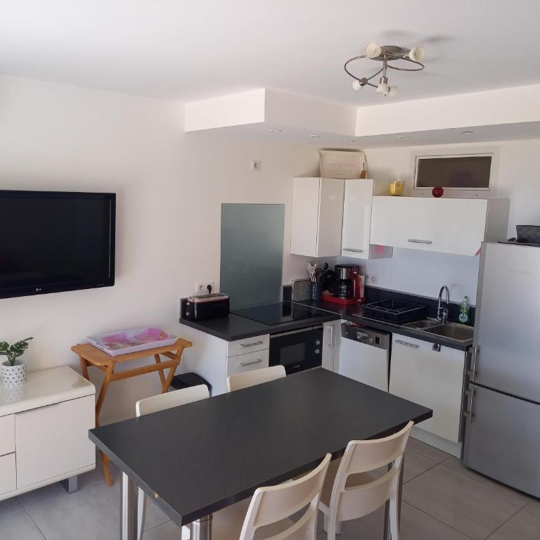 Bandol, T3, les pieds dans l'eau, presqu'île du Capelan - Appartement 2 Chambres - 15
