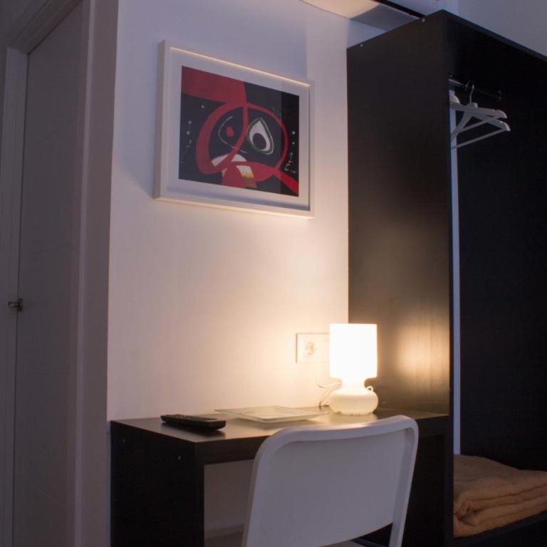 Hostal Nova Barcelona - Triple Room with Private Bathroom - 5