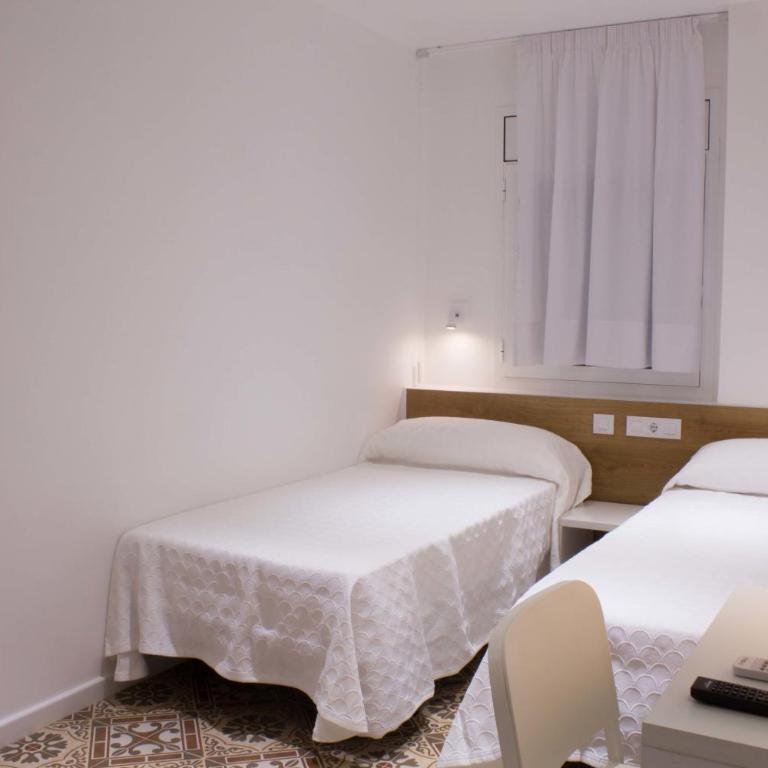 Hostal Nova Barcelona - Double or Twin Room with Private Bathroom - 2