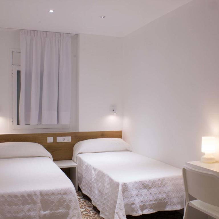 Hostal Nova Barcelona - Double or Twin Room with Private Bathroom - 16