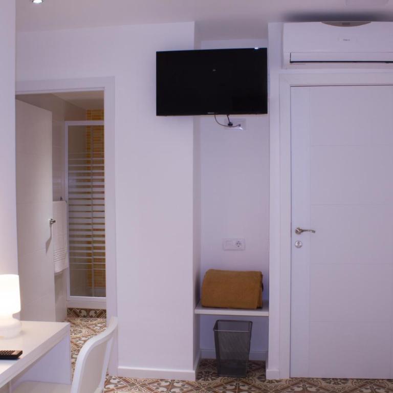Hostal Nova Barcelona - Double or Twin Room with Private Bathroom - 3