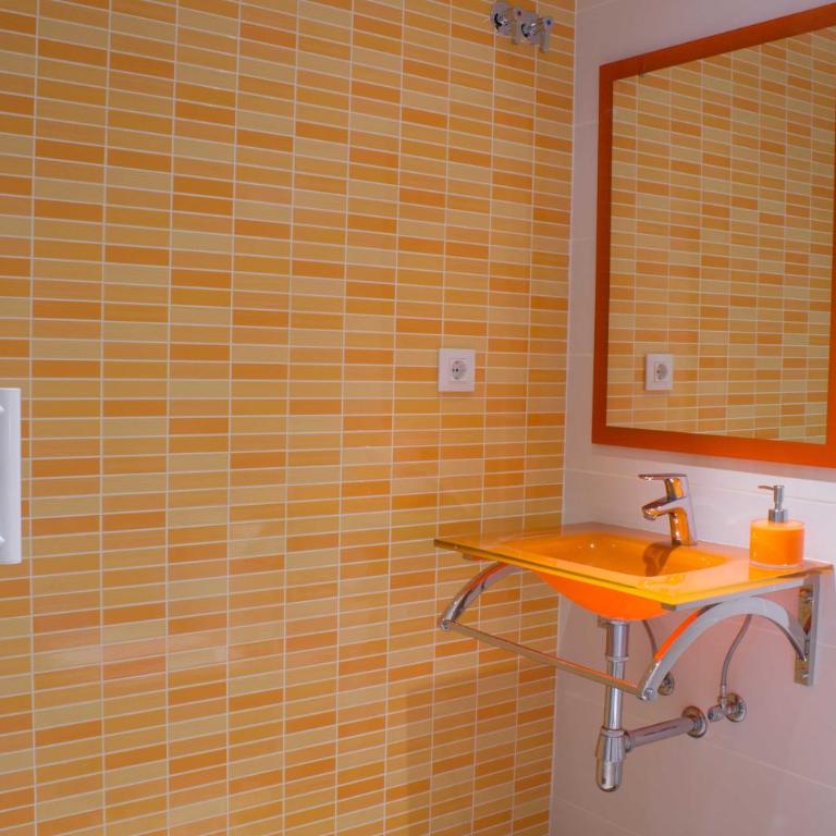 Hostal Nova Barcelona - Double or Twin Room with Private Bathroom - 15