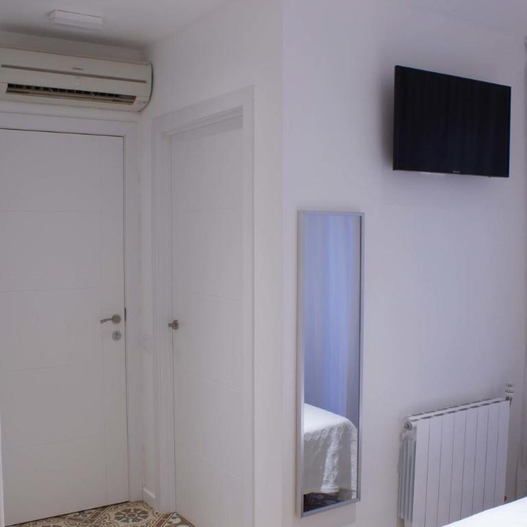 Hostal Nova Barcelona - Double or Twin Room with Private Bathroom - 5