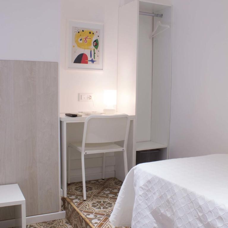 Hostal Nova Barcelona - Double or Twin Room with Private Bathroom - 6