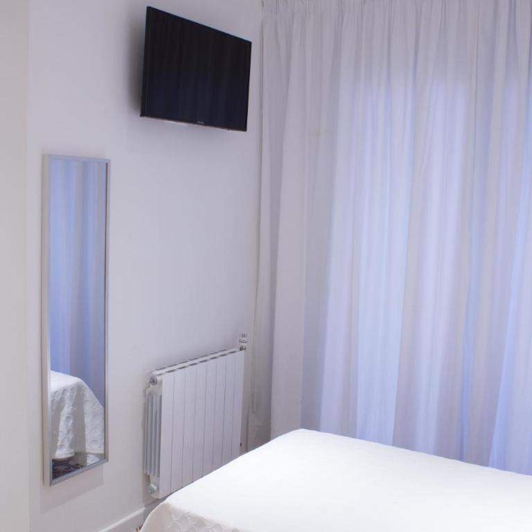 Hostal Nova Barcelona - Double or Twin Room with Private Bathroom - 7