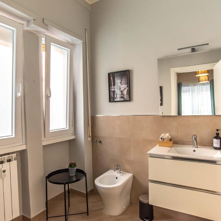 Ary's Vatican Holiday Home - Three-Bedroom Apartment - 26