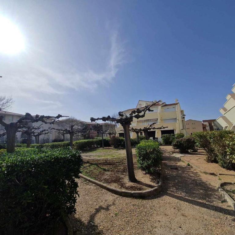 Appartement cosy 2 pièces, 4 pers., à 2 pas de la plage, parking privé, terrasse avec salon de jardin - FR-1-326-815 - Appartement - 2