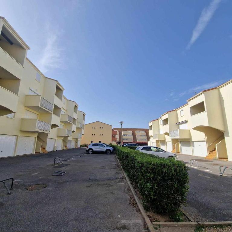 Appartement cosy 2 pièces, 4 pers., à 2 pas de la plage, parking privé, terrasse avec salon de jardin - FR-1-326-815 - Appartement - 4