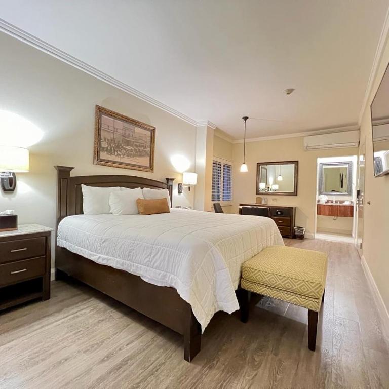 Hotel Caesars - King Room - 6