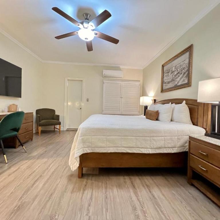 Hotel Caesars - King Room - 5