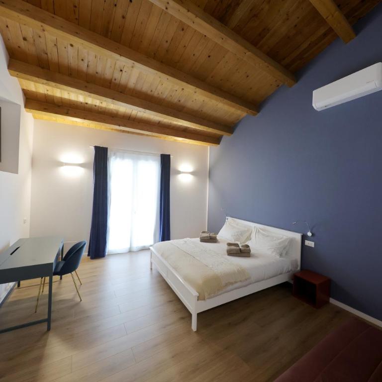 Argenteria5 Holiday Rooms - Deluxe Double Room with Balcony - 1