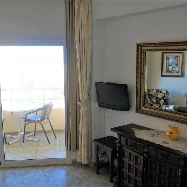 First Line to beach, sea view, sleeps 4 - One-Bedroom Apartment - 13