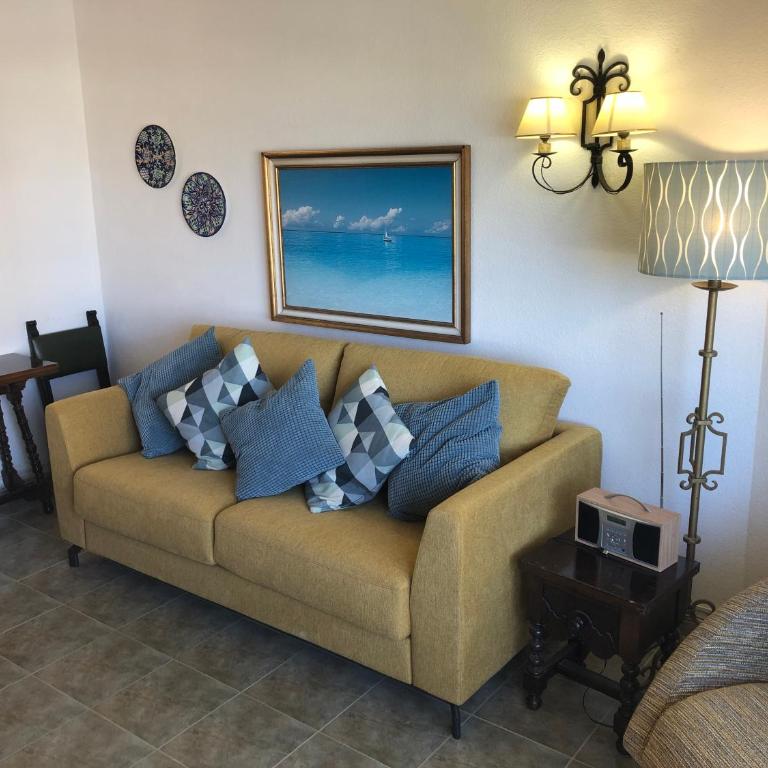 First Line to beach, sea view, sleeps 4 - One-Bedroom Apartment - 12