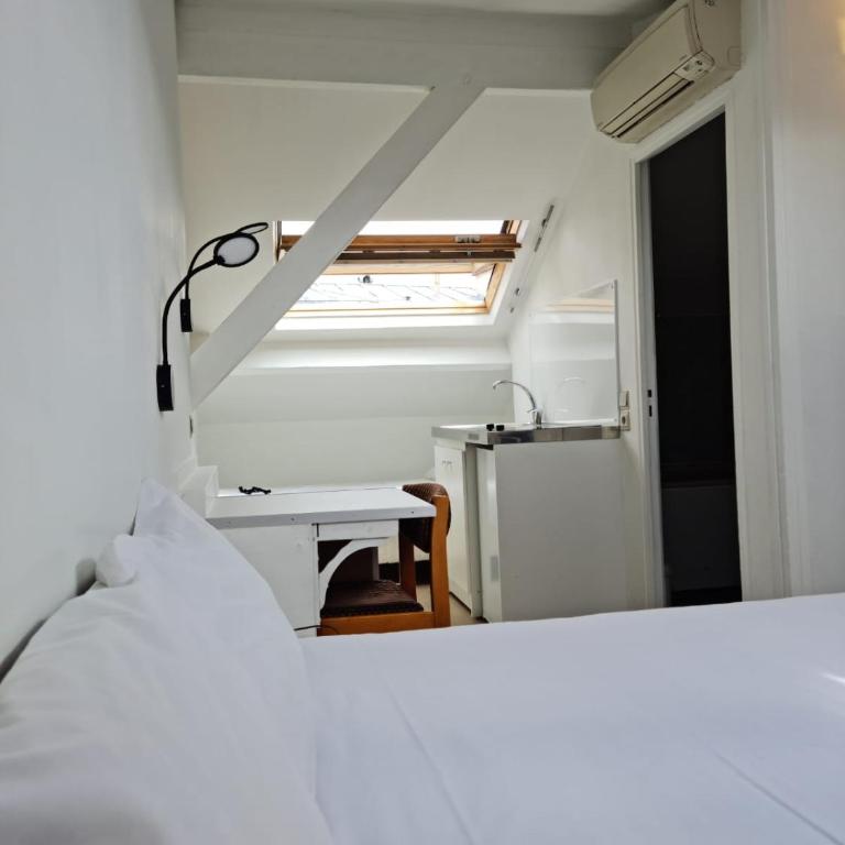 HOTEL PARIS PANAM-PERE LACHAISE-PLACE GAMBETTA-HOPITAL TENON-REPUBLIQUe - Studio Triple Standard - 5